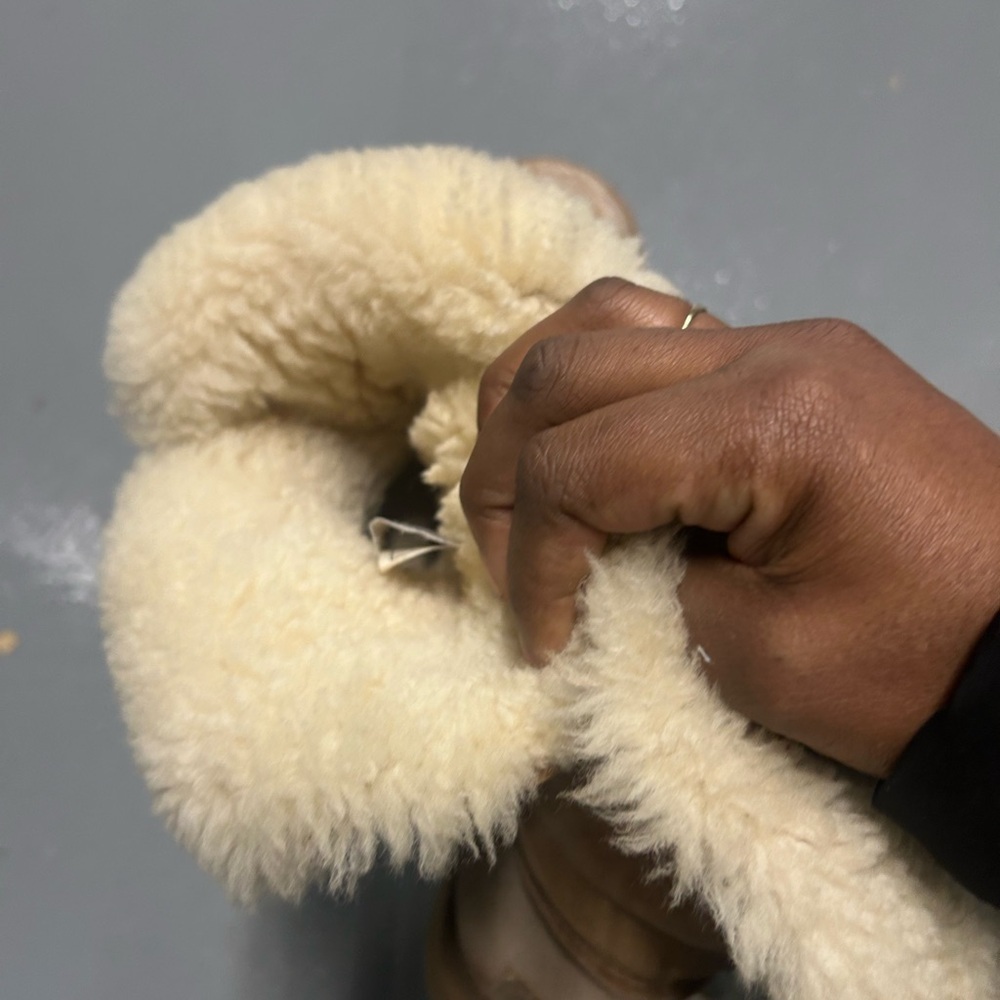 UGG - Bailey Button Boot - Picture 7 of 7